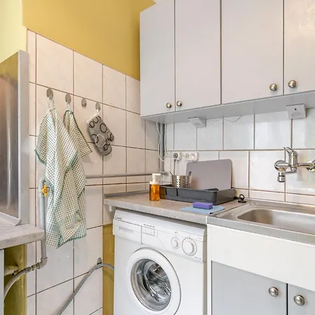 Powstańców By Bookinghost *